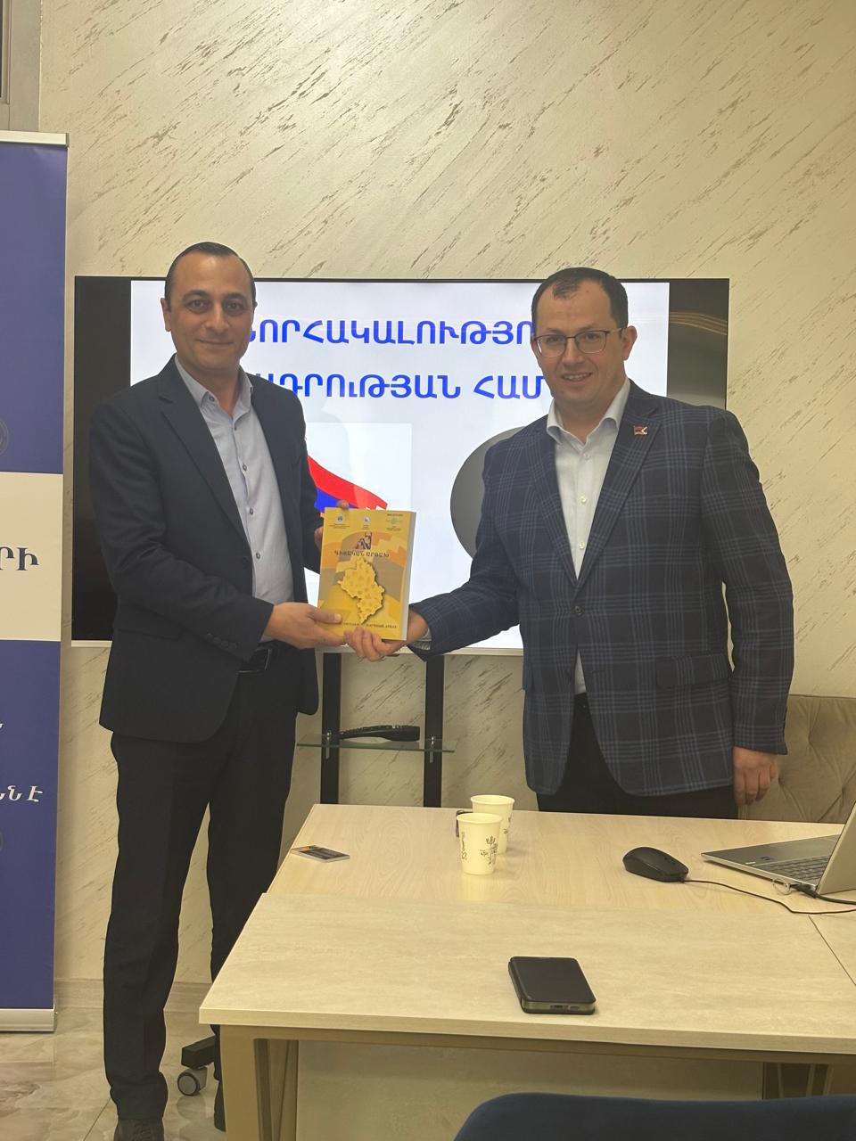 «ՊՐՈՖԵՍԻՈՆԱԼ ԿՈՐՊՈՐԱՏԻՎ ԻՐԱՎԱԲԱՆԱԿԱՆ ՍՊԱՍԱՐԿՈՒՄ» ԹԵՄԱՅՈՎ ՍԵՄԻՆԱՐ-ՔՆՆԱՐԿՈՒՄ
