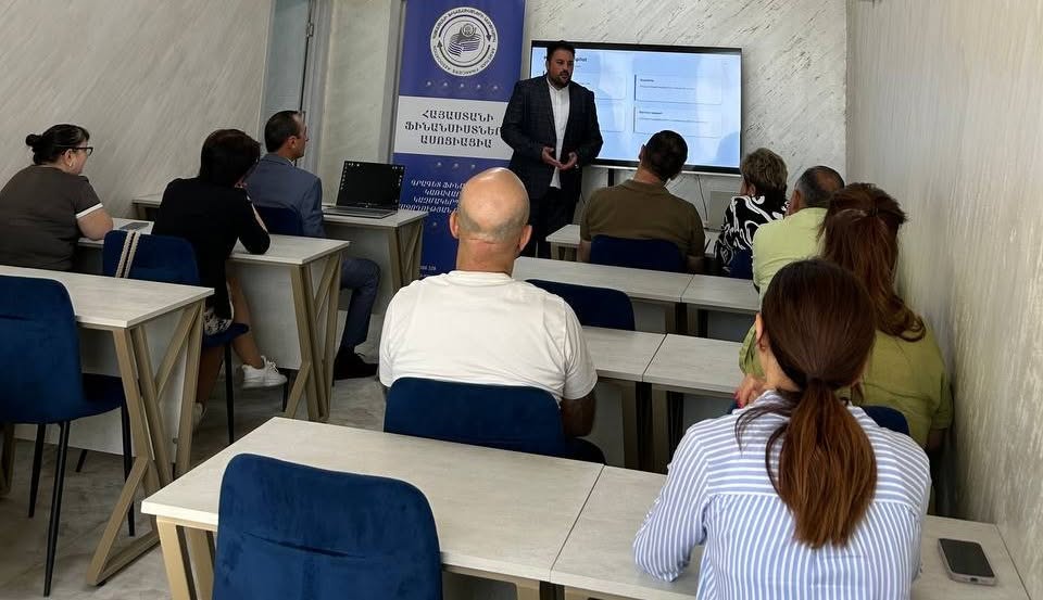 AI-Ը ՖԻՆԱՆՍԻՍՏՆԵՐԻ ՀԱՄԱՐ - ՍԵՄԻՆԱՐ-ՔՆՆԱՐԿՈՒՄ