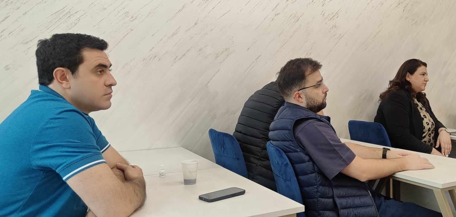 ԱՇԽԱՏԱՆՔԱՅԻՆ ԻՐԱՎԱՀԱՐԱԲԵՐՈՒԹՅՈՒՆՆԵՐ ԹԵՄԱՅՈՎ ՍԵՄԻՆԱՐ-ՔՆՆԱՐԿՈՒՄ