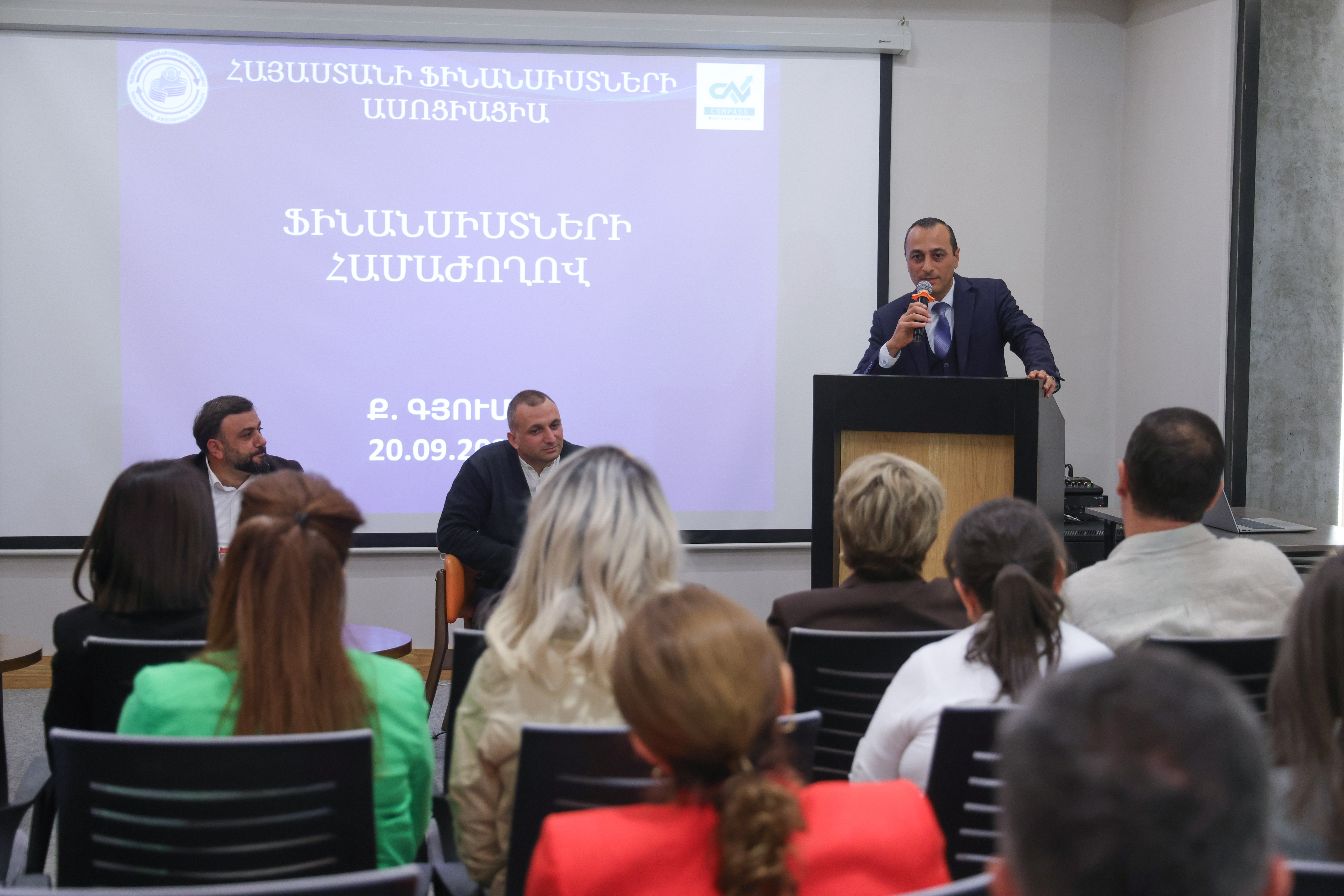 ԳՅՈՒՄՐԻ ՔԱՂԱՔՈՒՄ ԱՍՈՑԻԱՑԻԱՆ ԿԱԶՄԱԿԵՐՊԵՑ ԵՐԿՈՒ ՊԱՆԵԼԱՅԻՆ ՔՆՆԱՐԿՈՒՄ