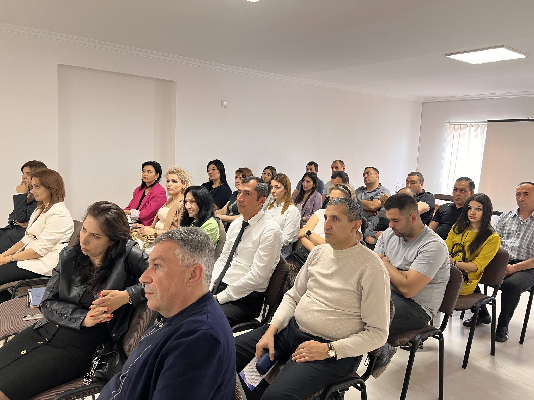 ԱՐՄԱՎԻՐՈՒՄ ՀԱՆԴԻՊՈՒՄ ԳՈՐԾԱՐԱՐՆԵՐԻ ՀԵՏ