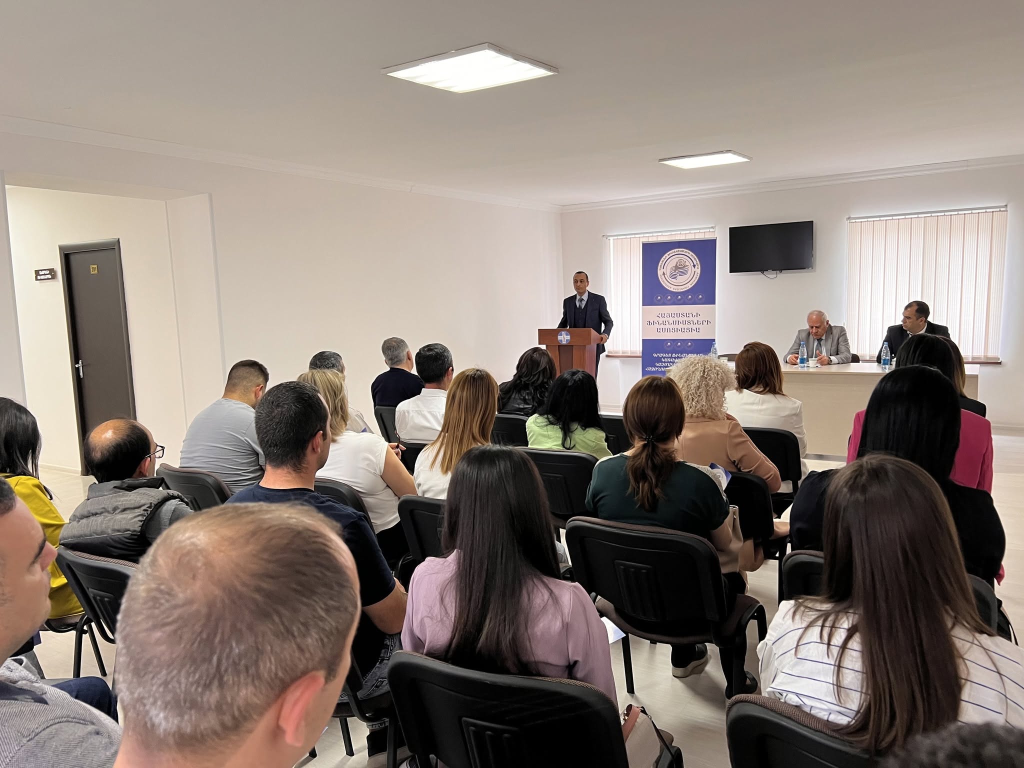 ԱՐՄԱՎԻՐՈՒՄ ՀԱՆԴԻՊՈՒՄ ԳՈՐԾԱՐԱՐՆԵՐԻ ՀԵՏ