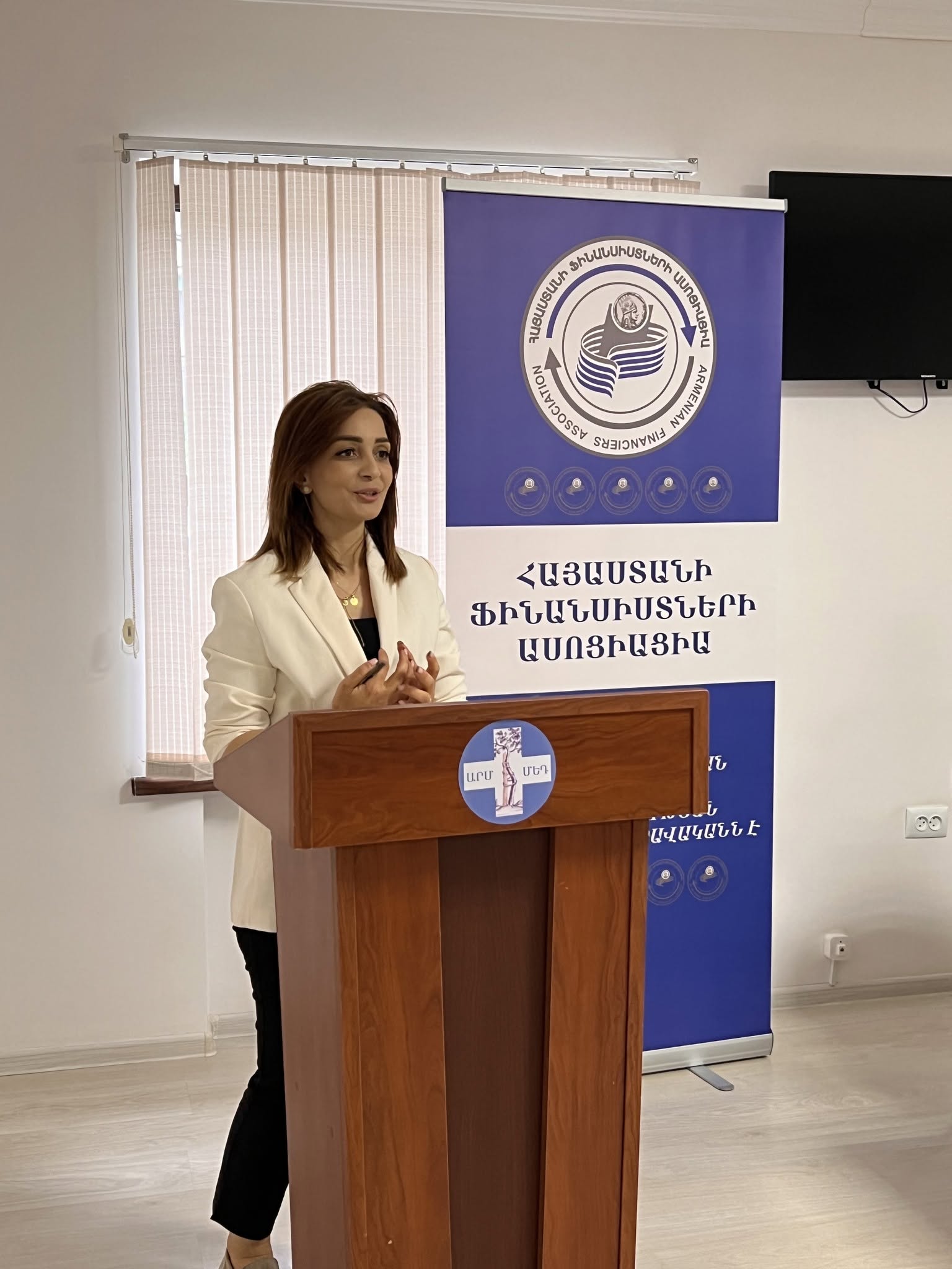 ԱՐՄԱՎԻՐՈՒՄ ՀԱՆԴԻՊՈՒՄ ԳՈՐԾԱՐԱՐՆԵՐԻ ՀԵՏ