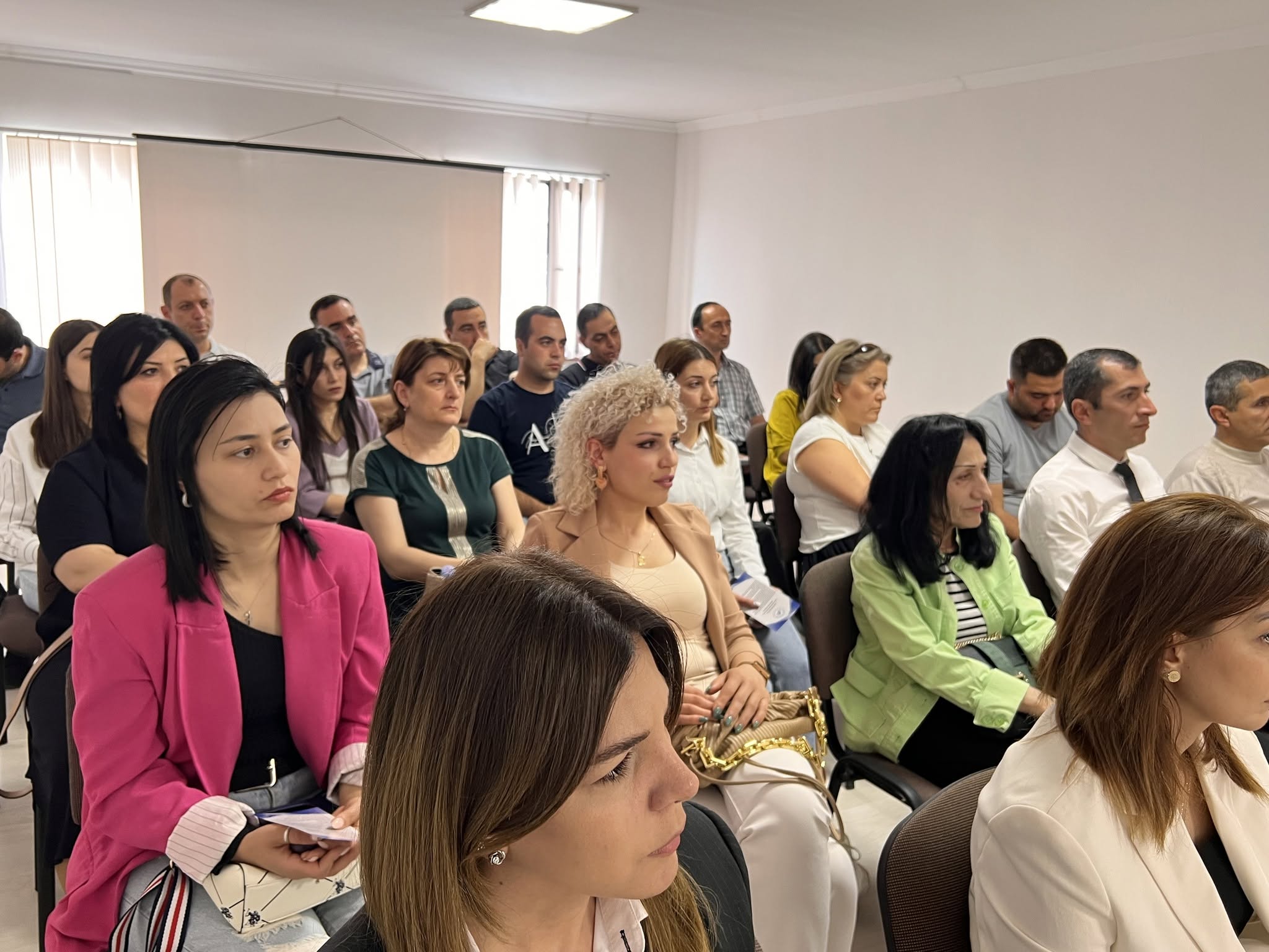 ԱՐՄԱՎԻՐՈՒՄ ՀԱՆԴԻՊՈՒՄ ԳՈՐԾԱՐԱՐՆԵՐԻ ՀԵՏ
