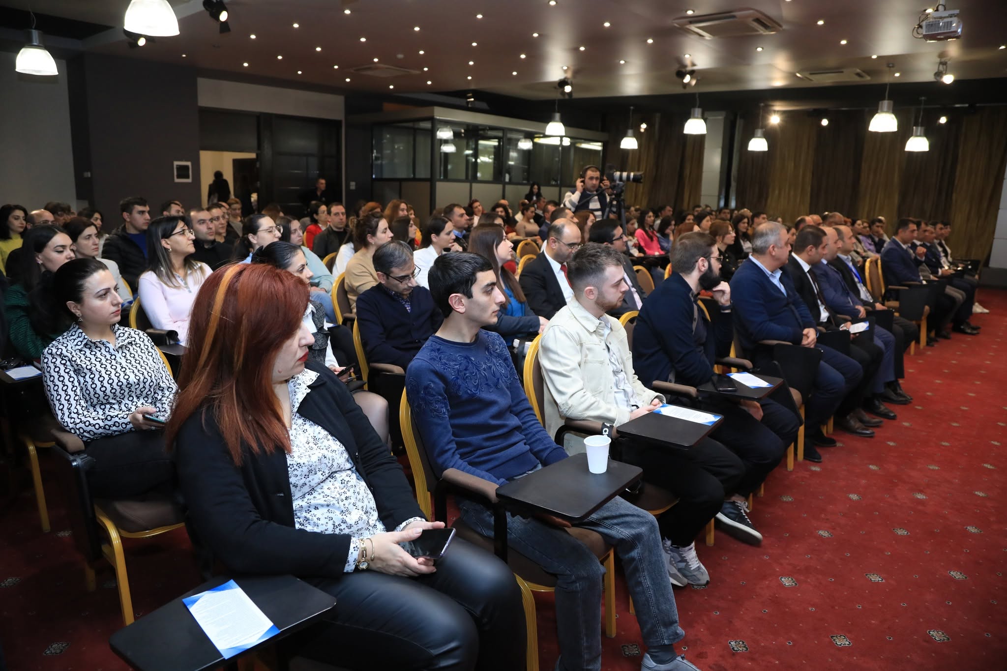ՖԻՆԱՆՍԻՍՏՆԵՐԻ ՀԱՄԱԺՈՂՈՎ