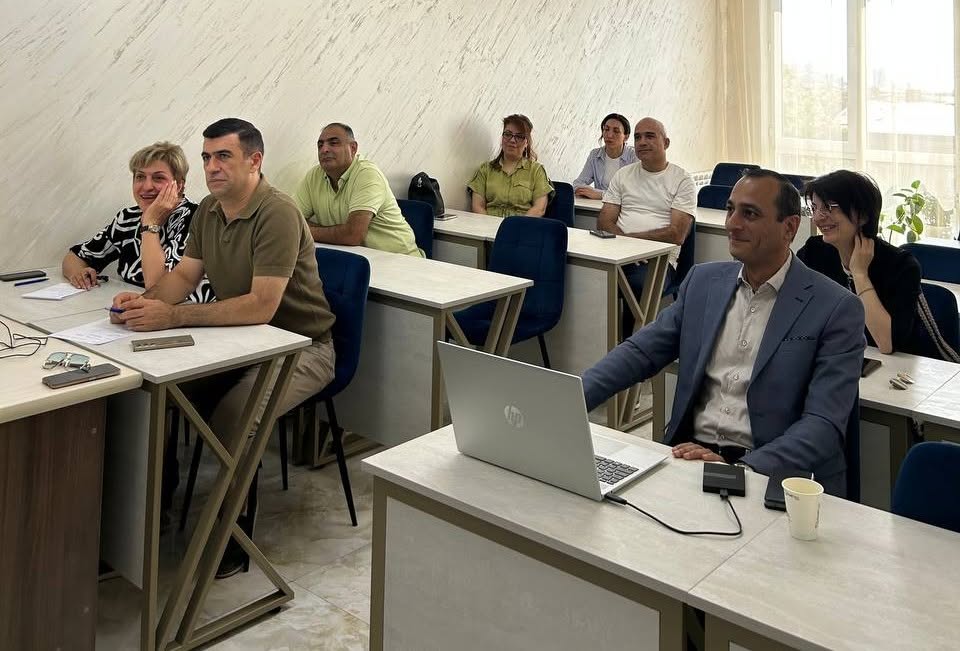 AI-Ը ՖԻՆԱՆՍԻՍՏՆԵՐԻ ՀԱՄԱՐ - ՍԵՄԻՆԱՐ-ՔՆՆԱՐԿՈՒՄ