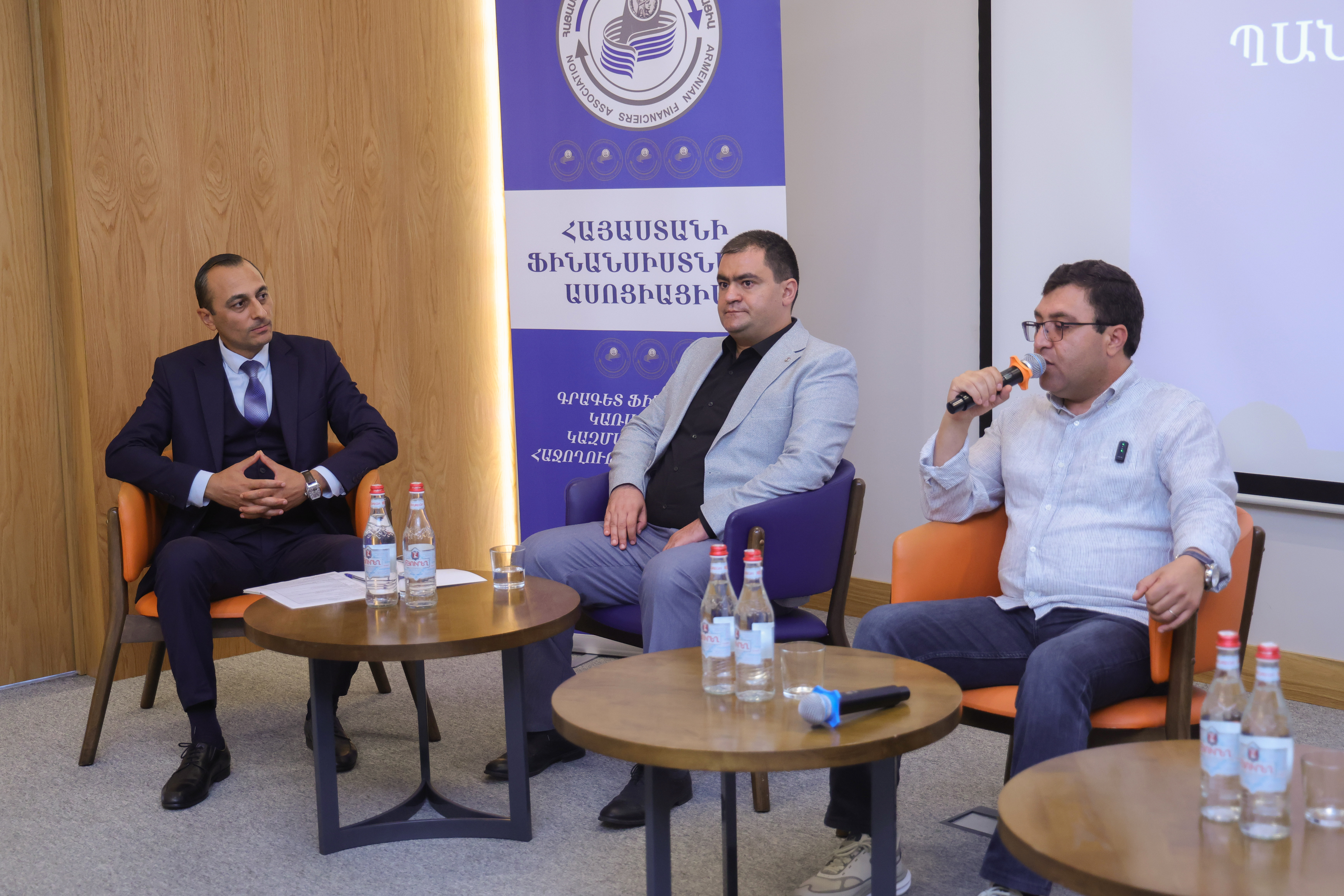 ԳՅՈՒՄՐԻ ՔԱՂԱՔՈՒՄ ԱՍՈՑԻԱՑԻԱՆ ԿԱԶՄԱԿԵՐՊԵՑ ԵՐԿՈՒ ՊԱՆԵԼԱՅԻՆ ՔՆՆԱՐԿՈՒՄ