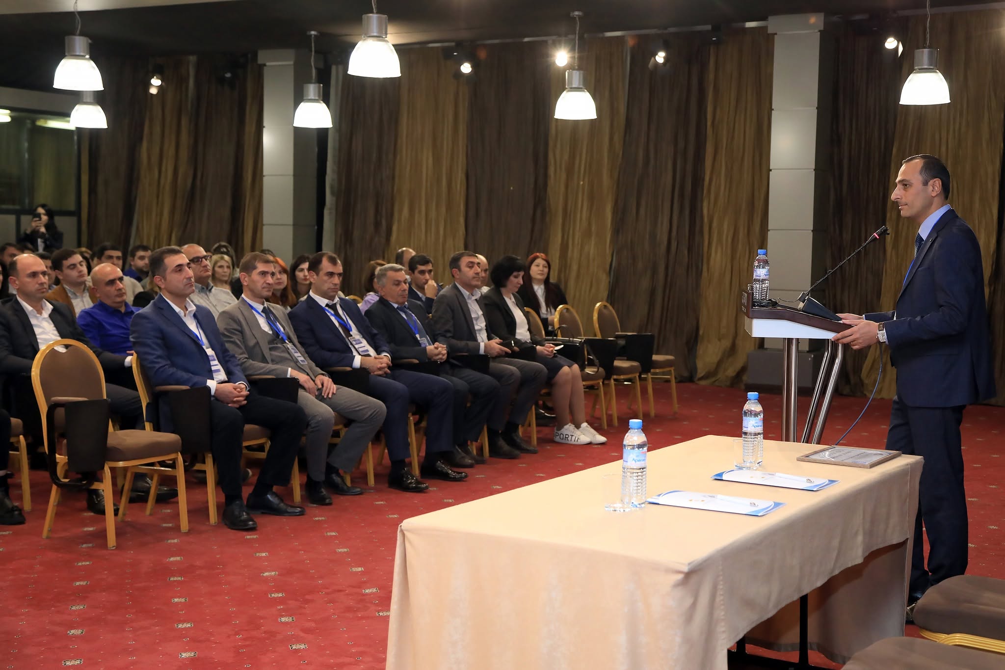 ՖԻՆԱՆՍԻՍՏՆԵՐԻ ՀԱՄԱԺՈՂՈՎ