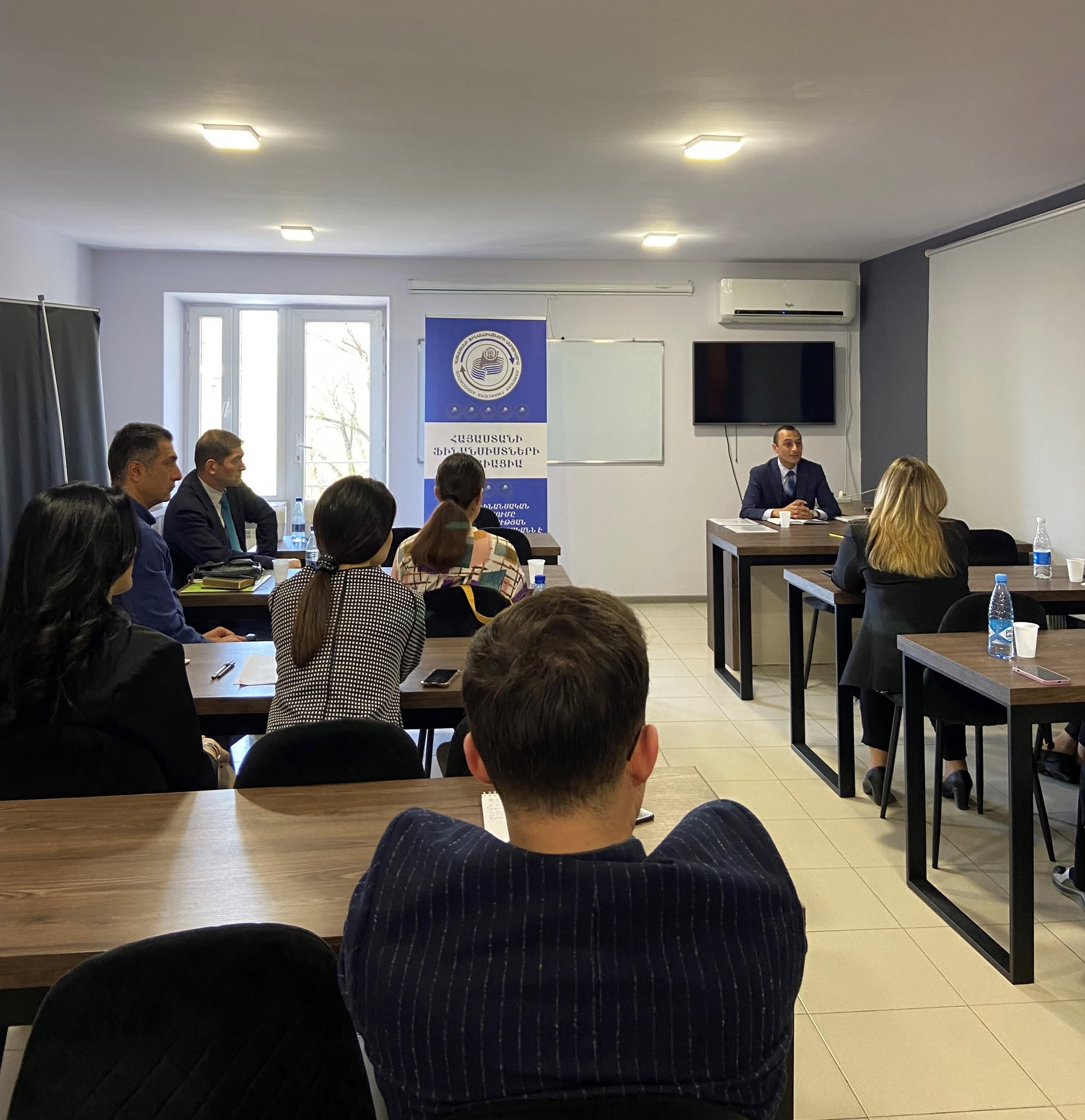 ՖԻՆԱՆՍԻՍՏԻՆ ՀԱՆԴԻՊՈՂ ԱՌԱՋԻՆ 3 ԽՆԴԻՐՆԵՐԸ - ՔՆԱՐԿՈՒՄ