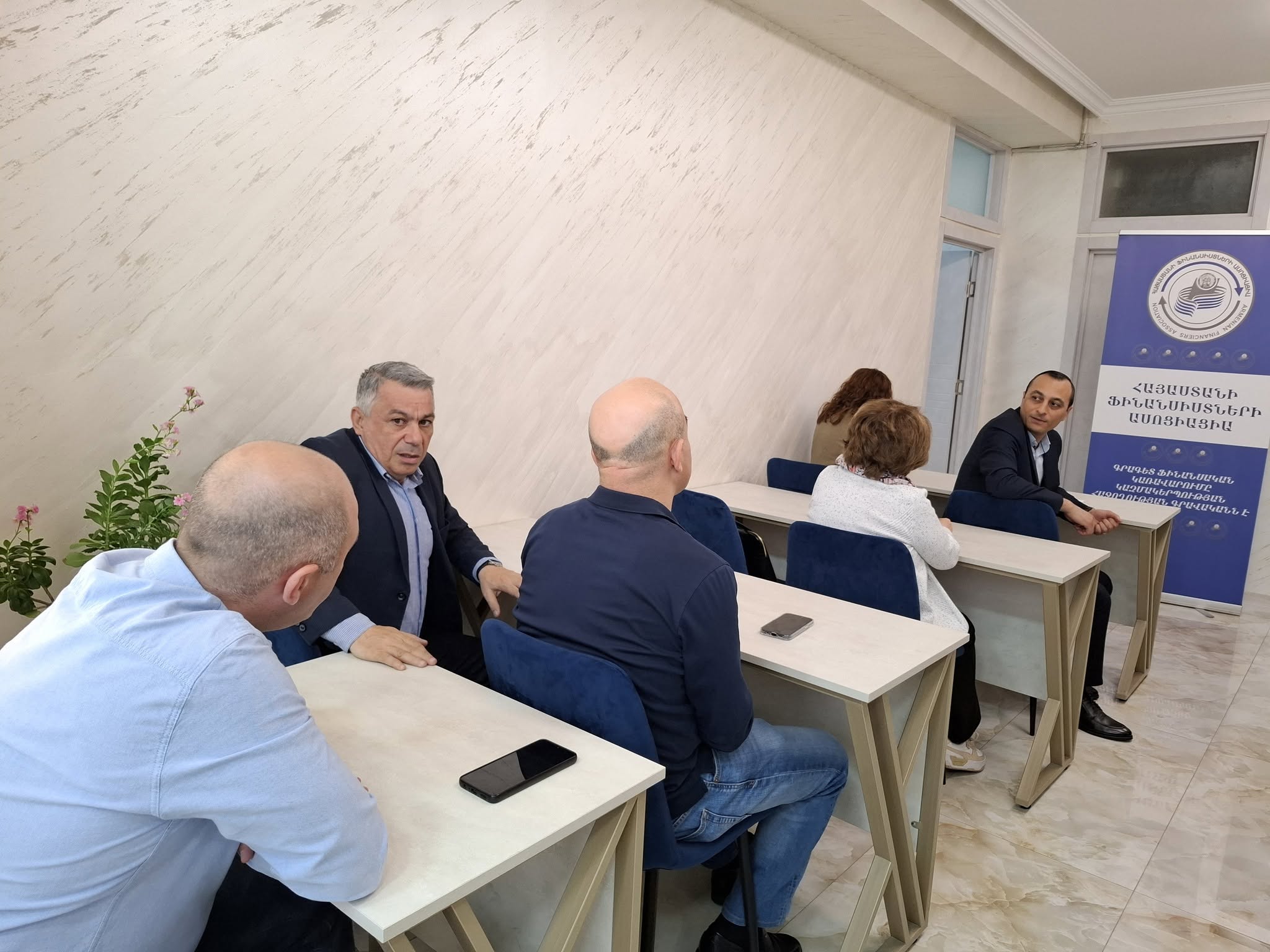 ԺԱՄԱՆԱԿԱԿԻՑ ԿԱՌԱՎԱՐՈՒՄ. ՄԻՋԱԶԳԱՅԻՆ ՓՈՐՁ ԵՎ ՀԱՅԱՍՏԱՆՅԱՆ ՄԱՐՏԱՀՐԱՎԵՐՆԵՐ