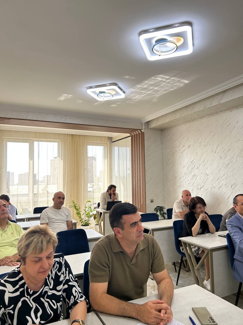 AI-Ը ՖԻՆԱՆՍԻՍՏՆԵՐԻ ՀԱՄԱՐ - ՍԵՄԻՆԱՐ-ՔՆՆԱՐԿՈՒՄ
