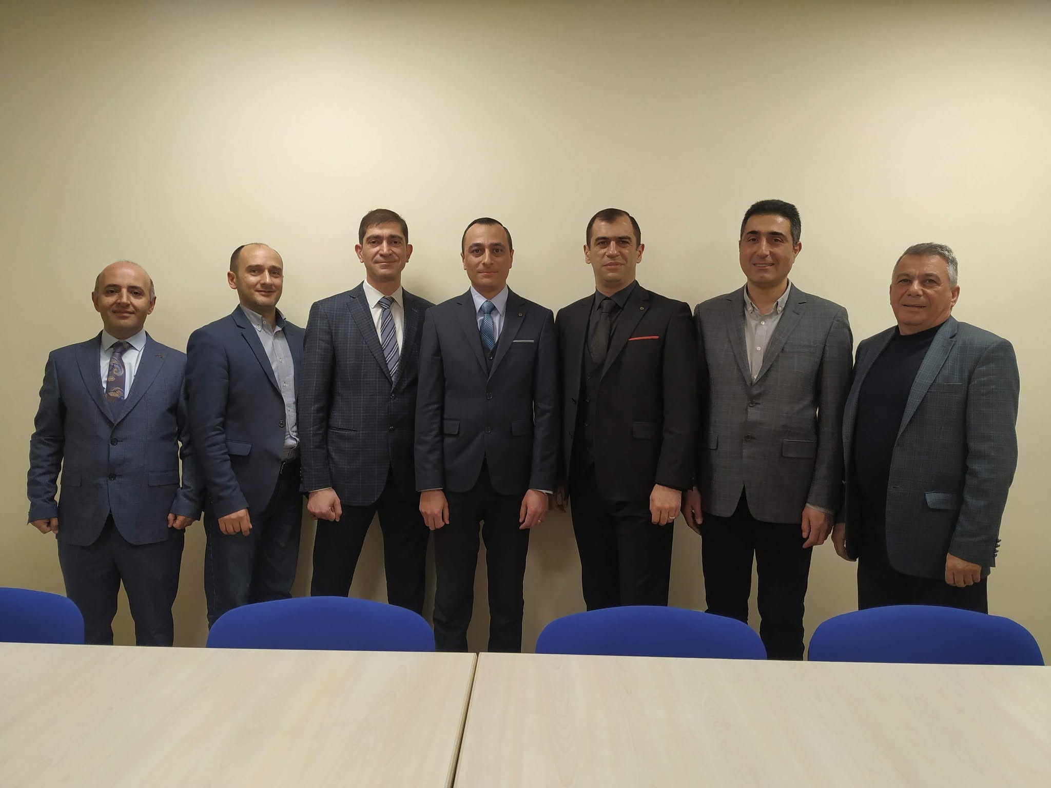 ԱՍՈՑԻԱՑԻԱՅԻ ԽՈՐՀՐԴԻ ԿԱԶՄԻ ՀԱՍՏԱՏՈՒՄ