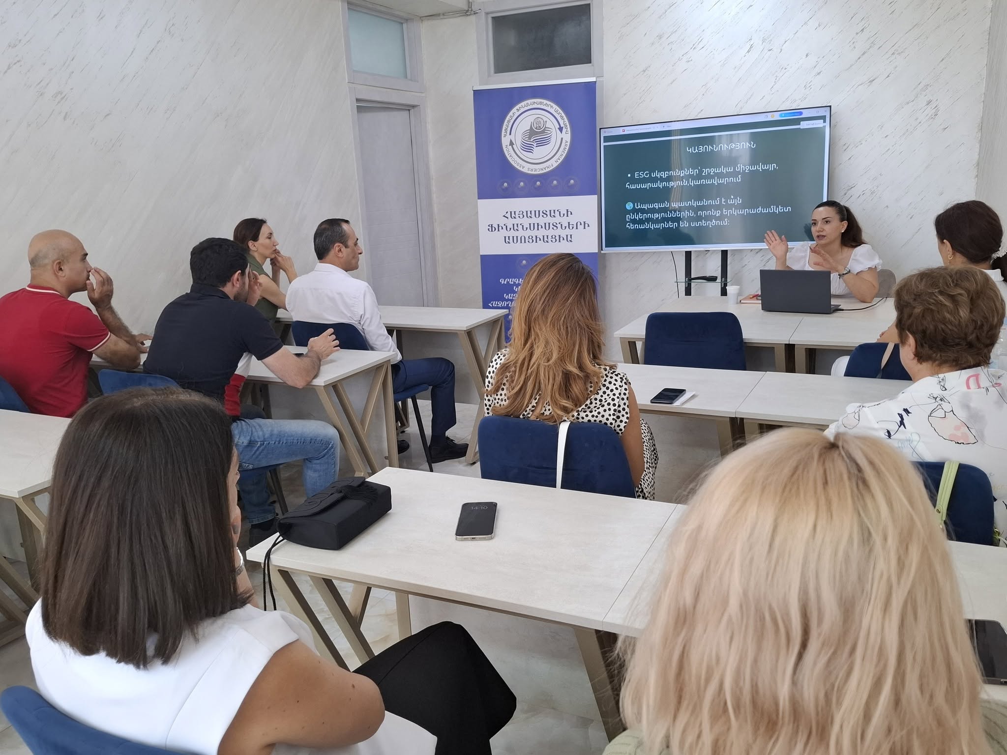 ԿՈՐՊՈՐԱՏԻՎ ԿԱՌԱՎԱՐՄԱՆ ԱՌԱՆՁՆԱՀԱՏԿՈՒԹՅՈՒՆՆԵՐԸ - ՍԵՄԻՆԱՐ-ՔՆՆԱՐԿՈՒՄ