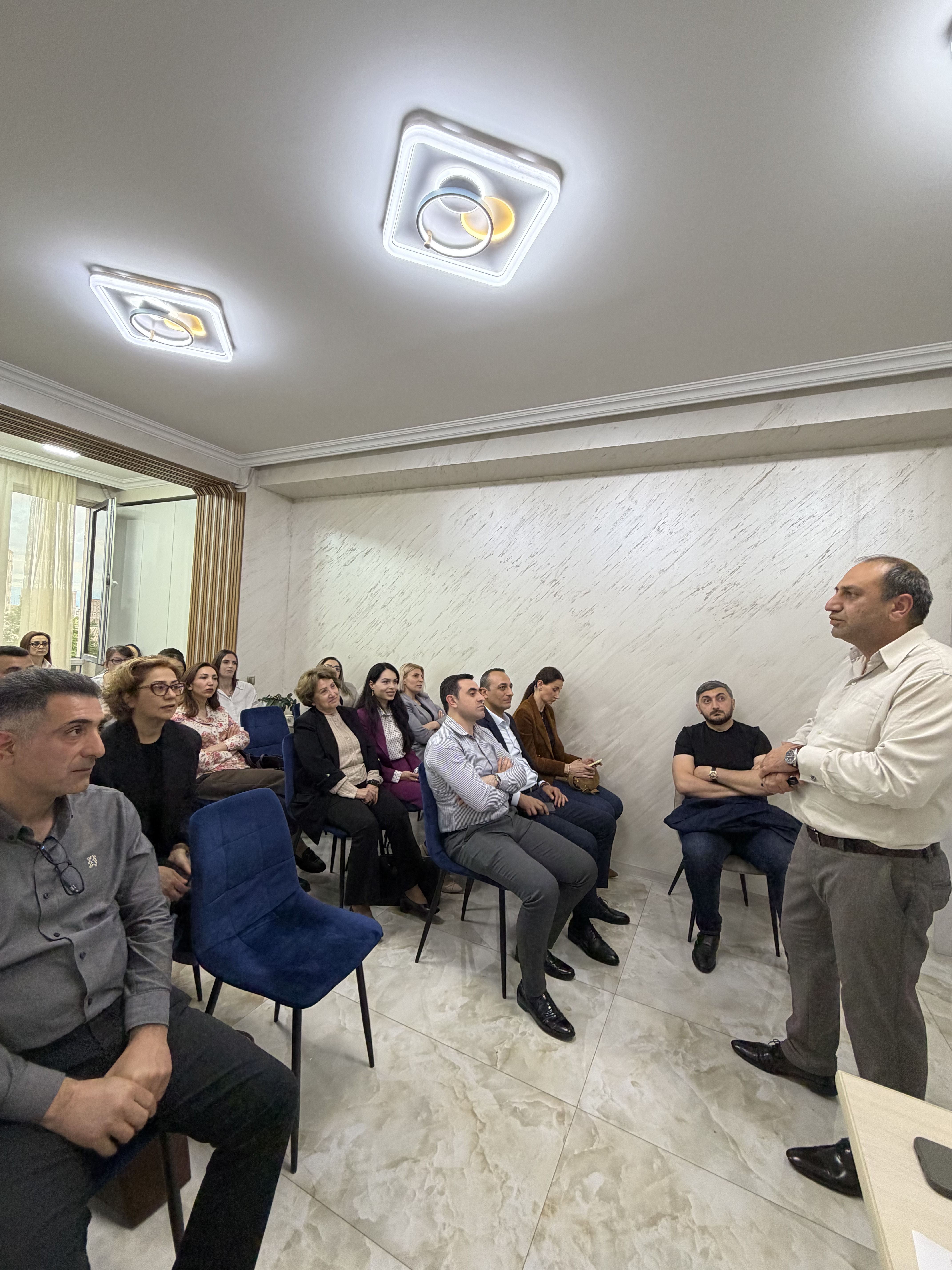 ԿԱՌԱՎԱՐՈՒՄ ԵՎ ԱՐԴՅՈՒՆԱՎԵՏՈՒԹՅՈՒՆ ԹԵՄԱՅՈՎ ՍԵՄԻՆԱՐ-ՔՆՆԱՐԿՈՒՄ
