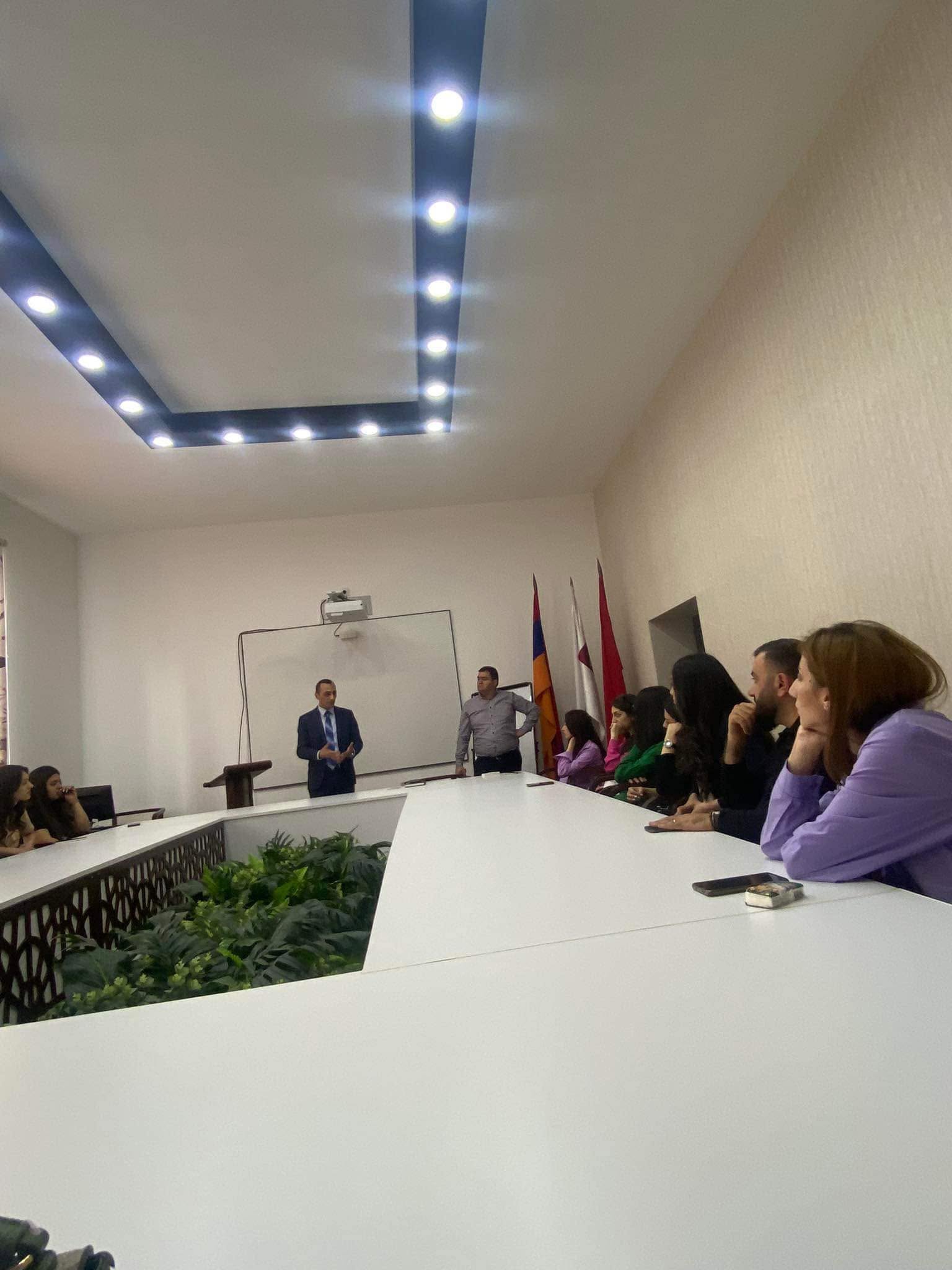 ՀԱՆԴԻՊՈՒՄ ՀՊՏՀ ԳՅՈՒՄՐՈՒ ՄԱՍՆԱՃՅՈՒՂԻ ՈՒՍԱՆՈՂՆԵՐԻ ՀԵՏ