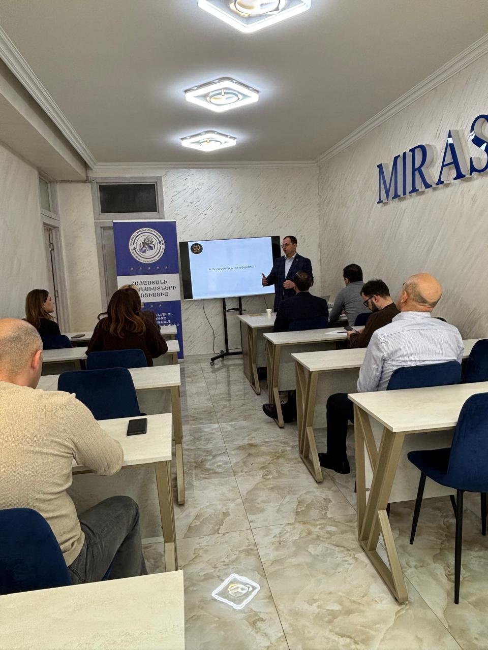 «ՊՐՈՖԵՍԻՈՆԱԼ ԿՈՐՊՈՐԱՏԻՎ ԻՐԱՎԱԲԱՆԱԿԱՆ ՍՊԱՍԱՐԿՈՒՄ» ԹԵՄԱՅՈՎ ՍԵՄԻՆԱՐ-ՔՆՆԱՐԿՈՒՄ