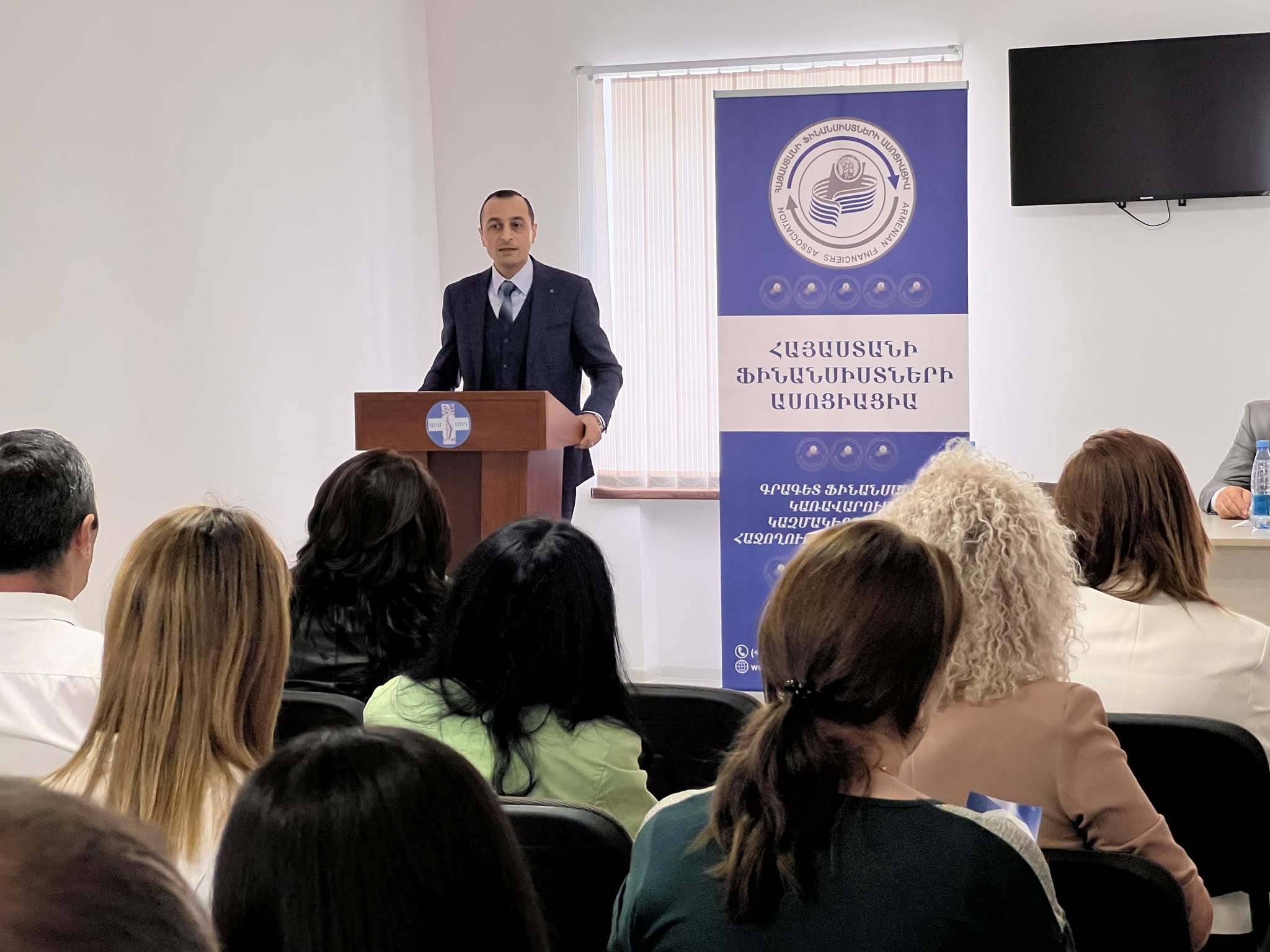 ԱՐՄԱՎԻՐՈՒՄ ՀԱՆԴԻՊՈՒՄ ԳՈՐԾԱՐԱՐՆԵՐԻ ՀԵՏ