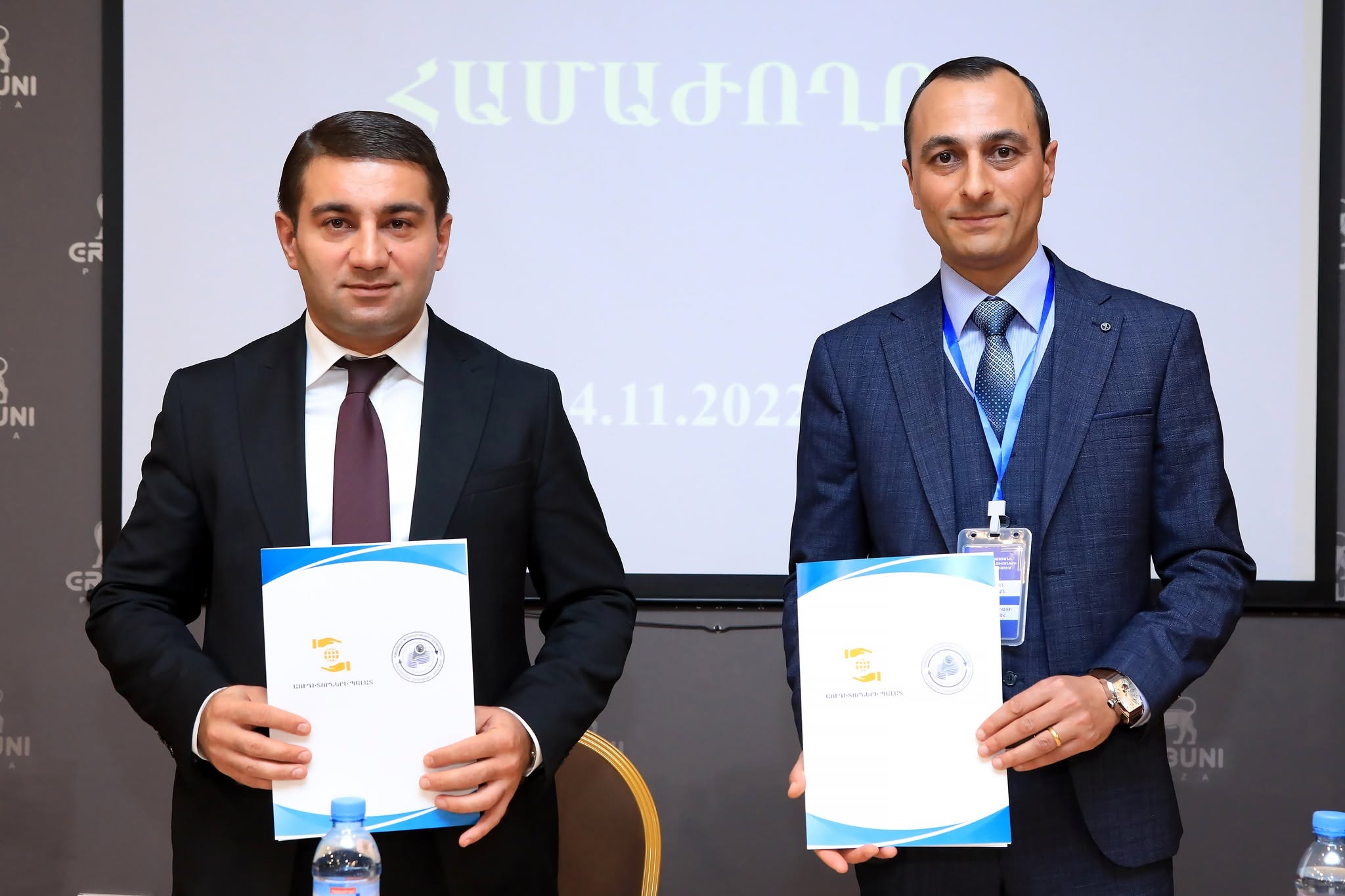 ԱՈՒԴԻՏՈՐՆԵՐԻ ՊԱԼԱՏԻ ՀԵՏ ՀՈՒՇԱԳՐԻ ՍՏՈՐԱԳՐՈՒՄ